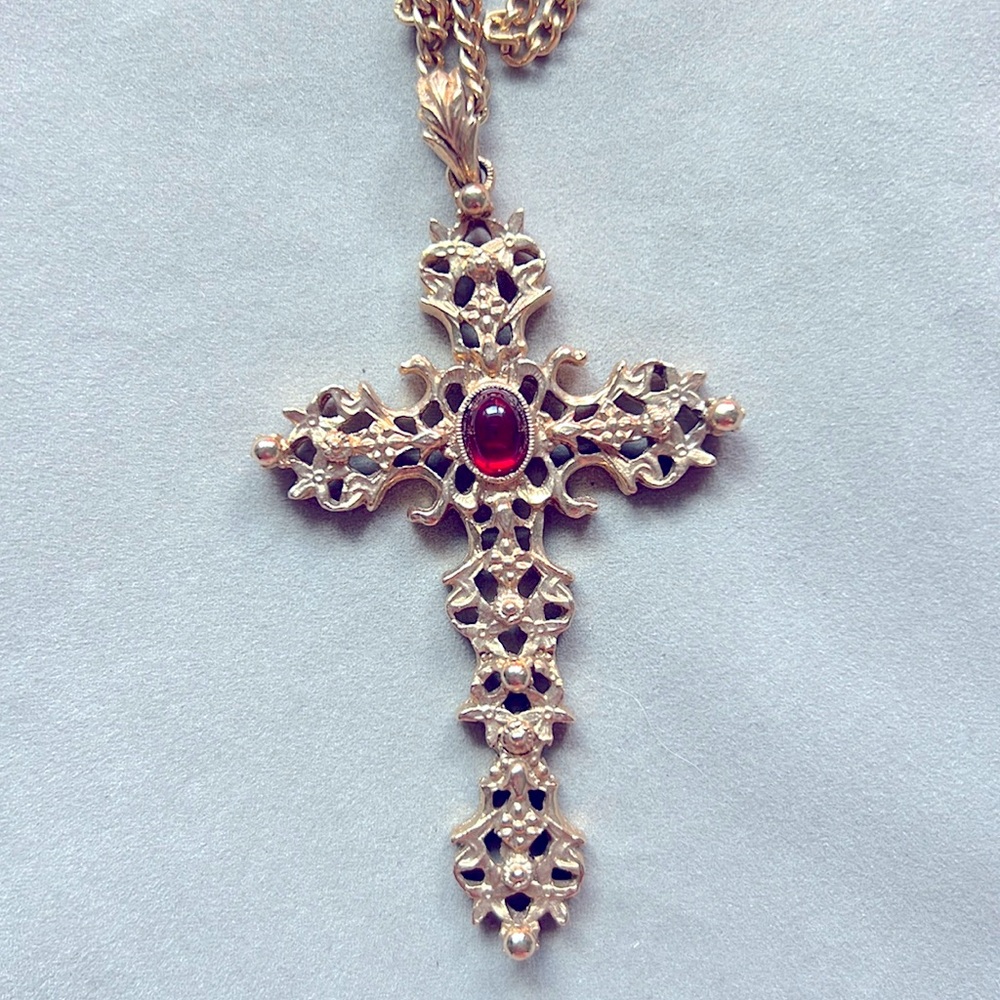 Vintage Avon gold cross with red stone pendant & 24" necklace